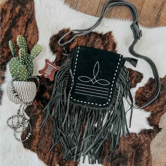 Black Boot Stitch Fringe Crossbody Bag - Boho Western Style | NEW/NWT!! 🤠🖤 - Picture 1 of 2
